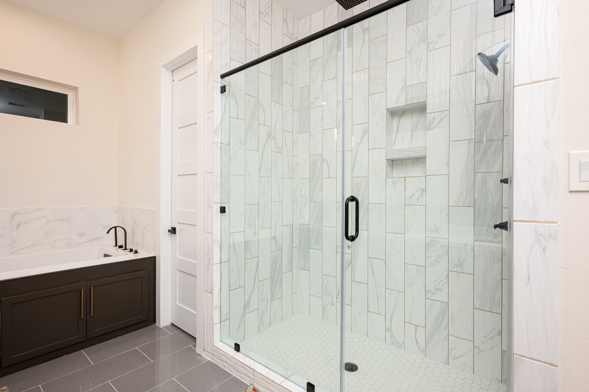 Building Photo - 917 Thompson St