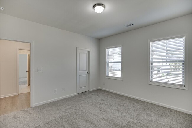 Building Photo - 230 Dragon Dr