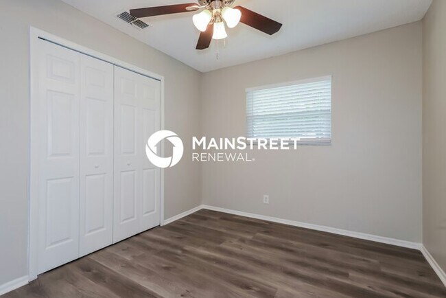 Building Photo - 3 Bedroom Pet-Friendly Home in Saint Petersburg, FL with Main Street Renewal