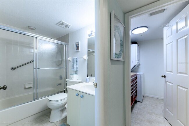 Building Photo - 220 Coldeway Dr
