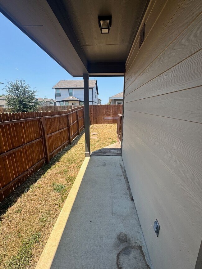 Building Photo - Move-In Ready Modern 4-Bedroom 2 Bath Home in South SA Near Palo Alto College