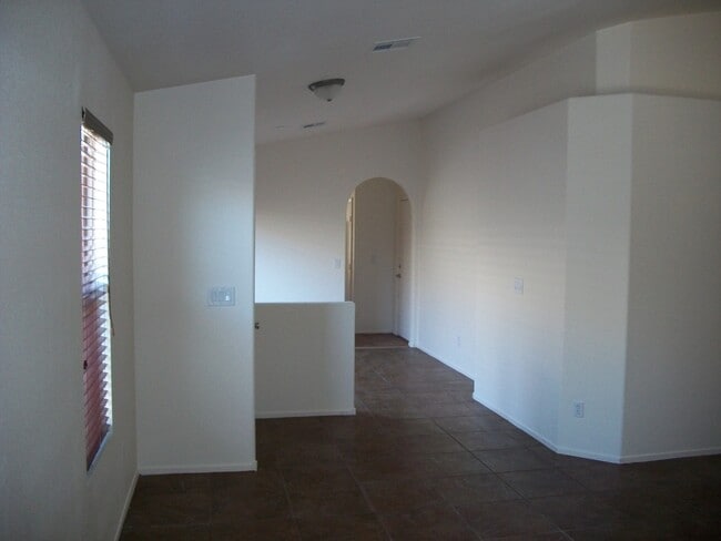 Building Photo - 3 Bedrooms Single Story Home