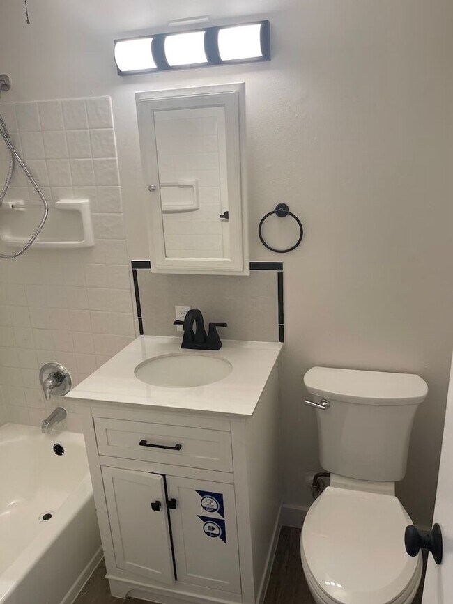 Building Photo - ? Move-In Special – $750 Off 1st Month’s R...