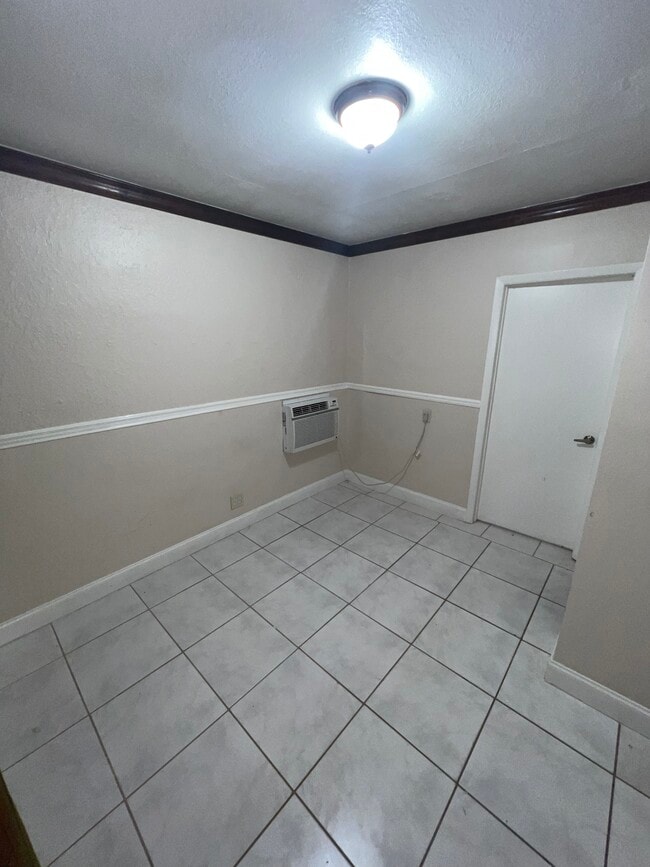 Building Photo - 205 NW 130th St