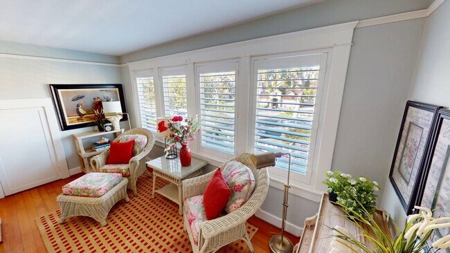 Building Photo - Spacious Historic Home on a Large Corner Lot - Walkable to Many Restuarants and Parks