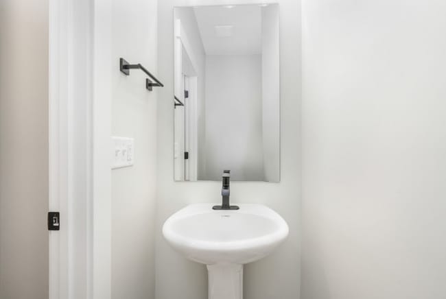 Building Photo - Spacious 4-Bedroom Townhome in Saratoga Springs - Modern Living & Prime Location