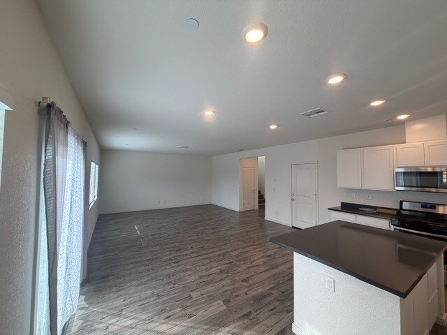 Building Photo - 6831 Oakum Wy