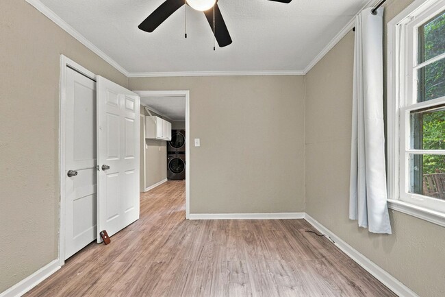 Building Photo - 1202B Cline Ave