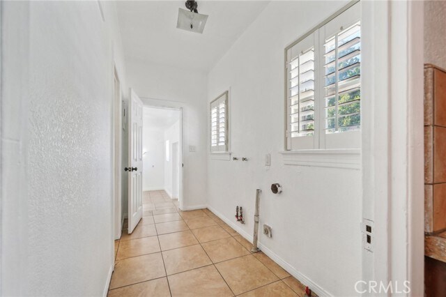Building Photo - 3098 N Arrowhead Ave
