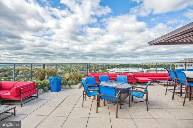 Building Photo - 851 N Glebe Rd