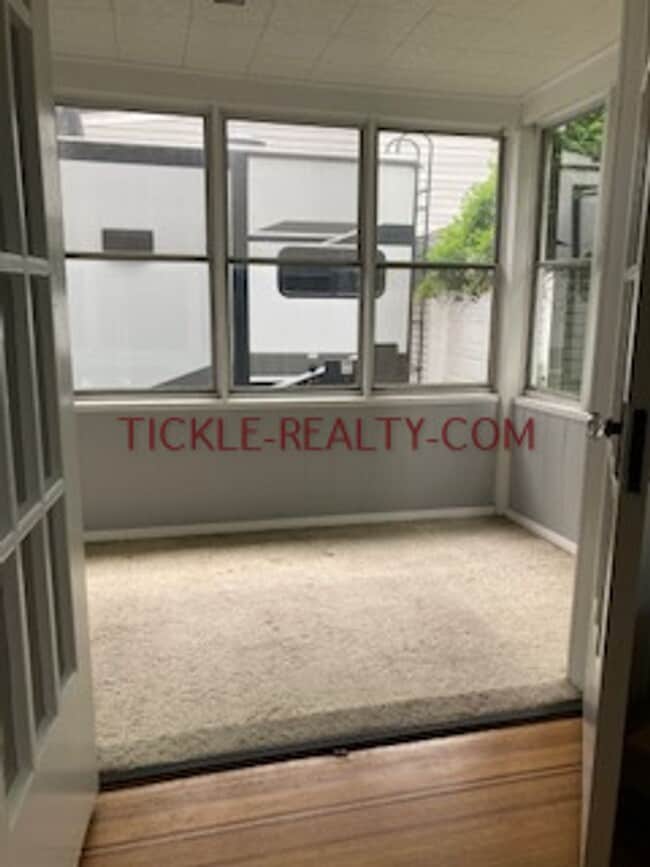 Building Photo - 3 Bed, 1.5 bath House in Laurelton Neighborhood