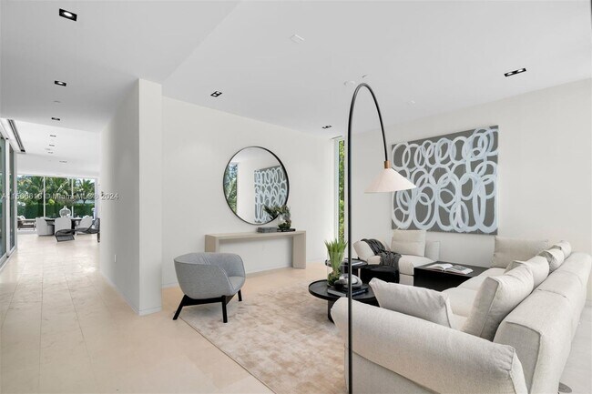 Building Photo - 1011 W 48th St
