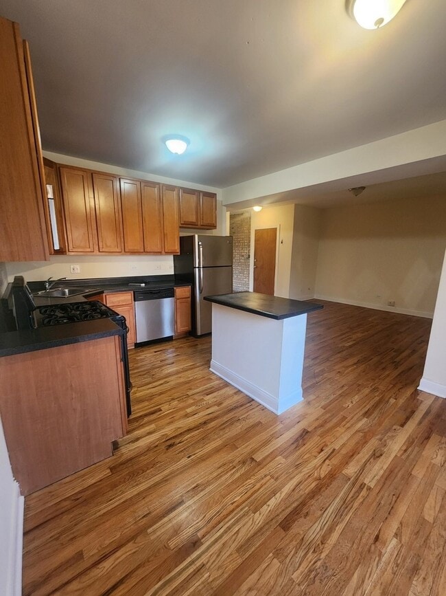 Building Photo - 5014 N Harding Ave