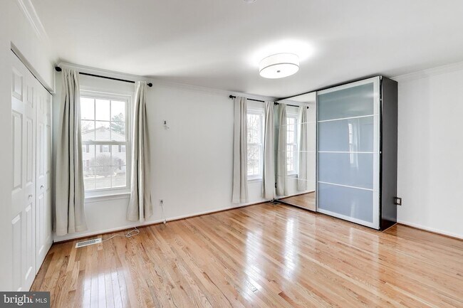 Building Photo - 20210 Maple Leaf Ct