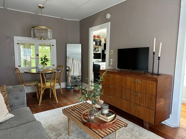 Building Photo - 208 Lake Ave