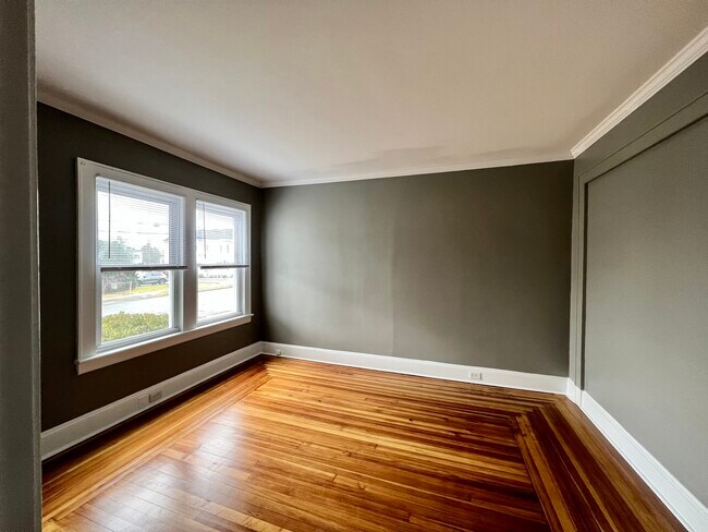 Front Room, could be great office! - 80 Cherry St