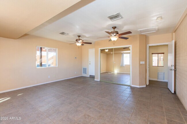 Building Photo - 1813 E Ellis Dr