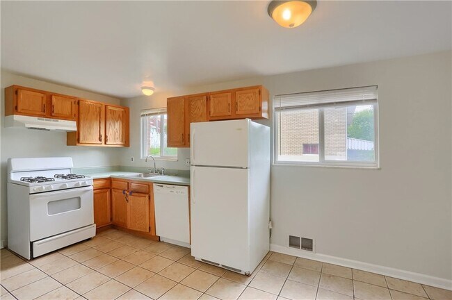 Building Photo - 442 Brierly Ln