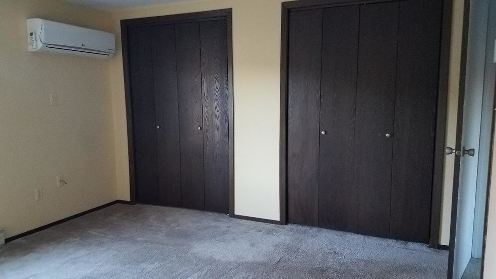 master bedroom - 605 Peach View Ln