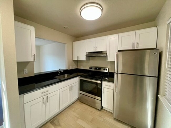 Building Photo - Updated 1BR in Fantastic Mission Location!!