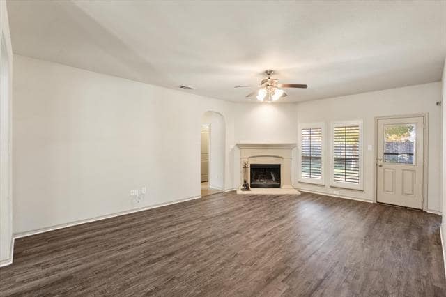 Building Photo - 1613 Country Hills Dr