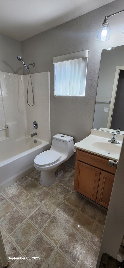 Building Photo - Spacious 4-Bedroom Home with Modern Update...