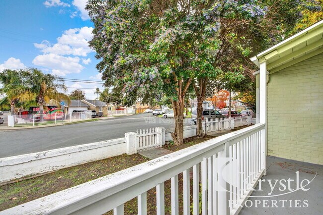 Building Photo - 241 Mayo Ave