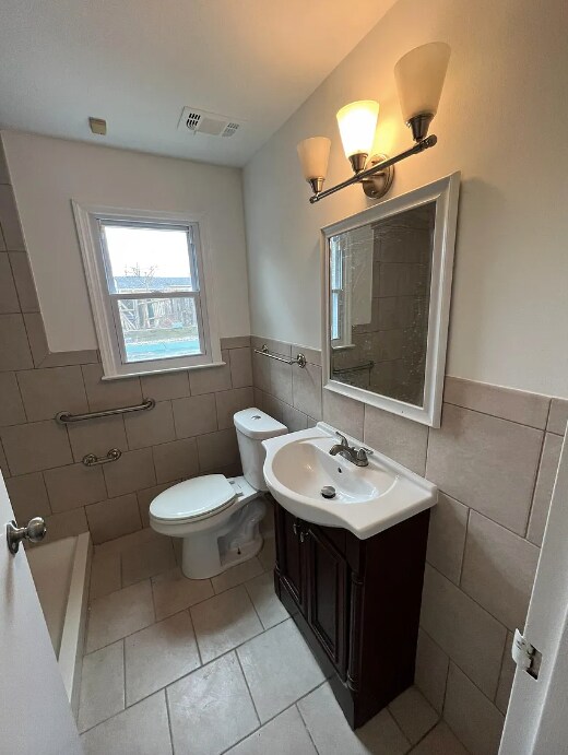 Building Photo - 331 Colonial Dr