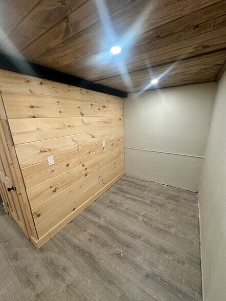 Building Photo - 9149 Wintergreen Dr