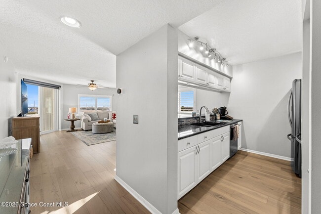 Building Photo - 925 N Hwy A1A