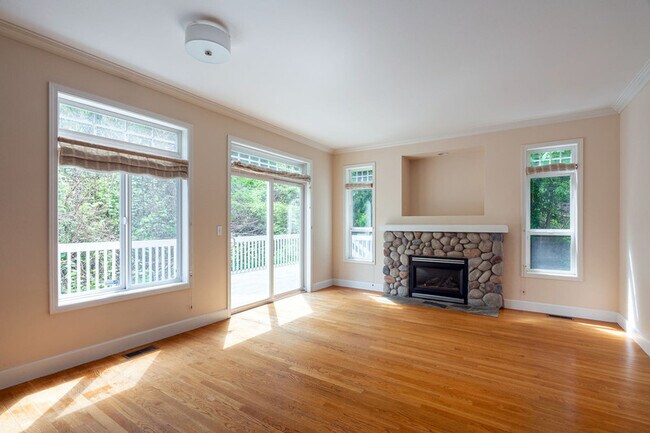 Building Photo - 1919 Fairmount Ave SW