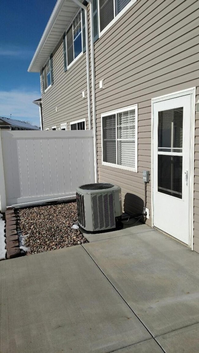 Back Patio - 6051 Glenbrook Ln