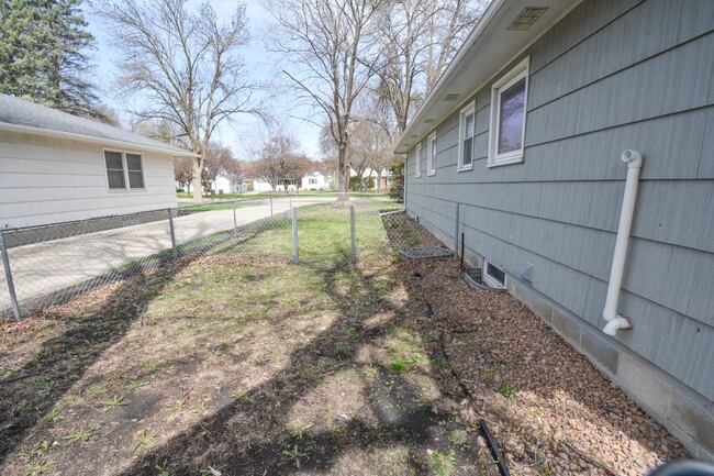 Building Photo - 3 bed 1 bath Available For Rent Near Histo...