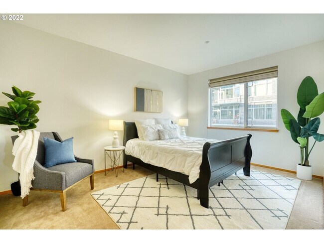 Building Photo - Lovely Corner unit in the Pearl District