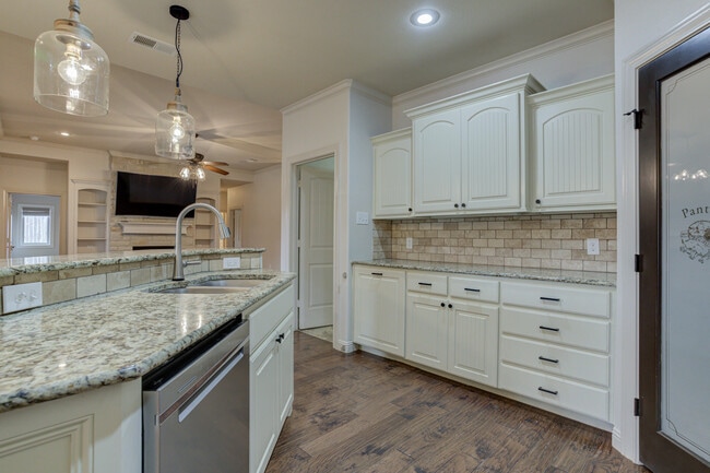 Building Photo - 803 Avenue S