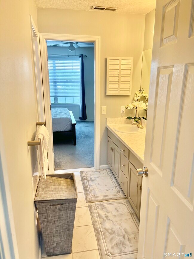 Building Photo - 2390 State St