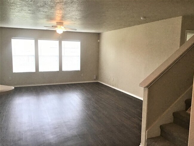 Building Photo - 9530 Belleclaire Ln