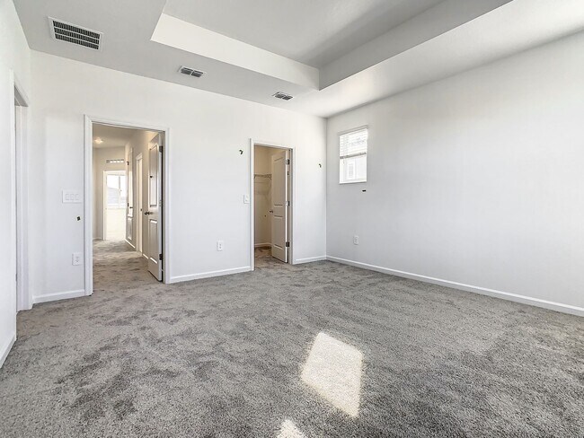Building Photo - 409 Bogey Dr