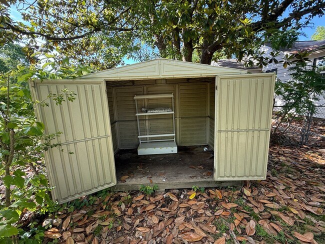 Building Photo - Charming 2 Bedroom / 1 Bathroom Home Near Downtown Pell City & Logan Martin Lake