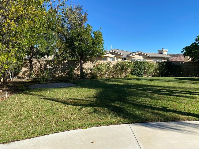 Building Photo - 5 Bed, 5 bath cul-de-sac Executive Home