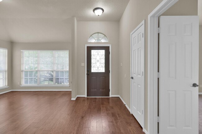 Building Photo - 3030 Hemingway Dr
