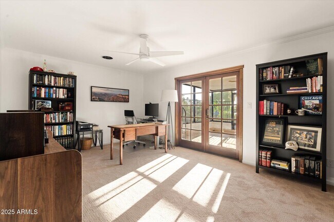 Building Photo - 1025 E Morten Ave