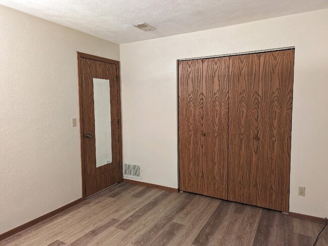 Building Photo - 709 Crosstown Ave