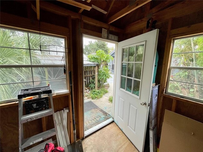 Building Photo - 2120 8th Ave W