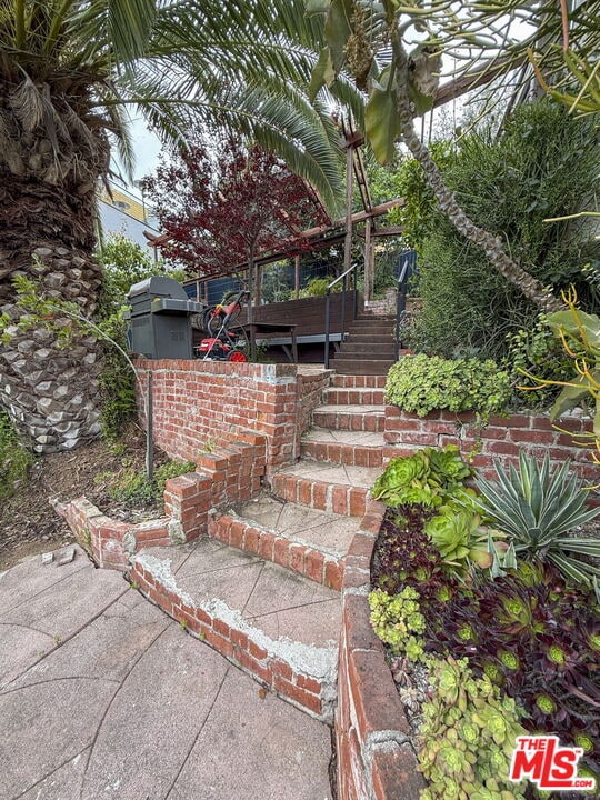 Building Photo - 1401 Dartmouth Dr