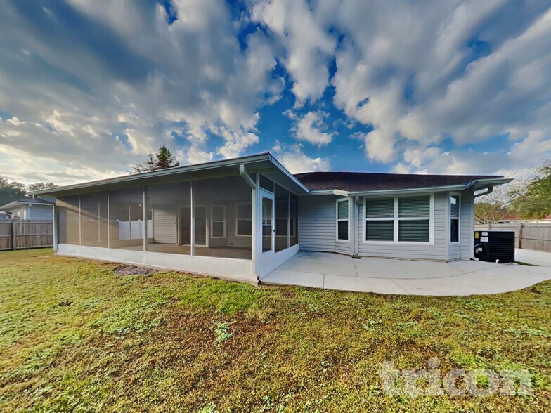 Building Photo - 757 Martin Lakes Dr E