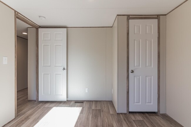 Building Photo - 105 E Briar Dr