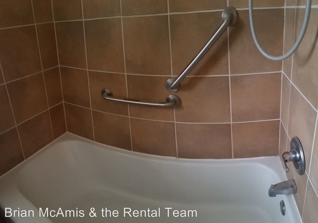 Building Photo - 1202 Sun Valley Dr