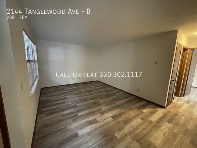 Building Photo - Two bedroom one bathroom second level apar...