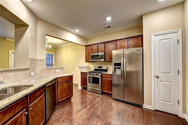 Building Photo - 1075 Hampton Oaks Dr